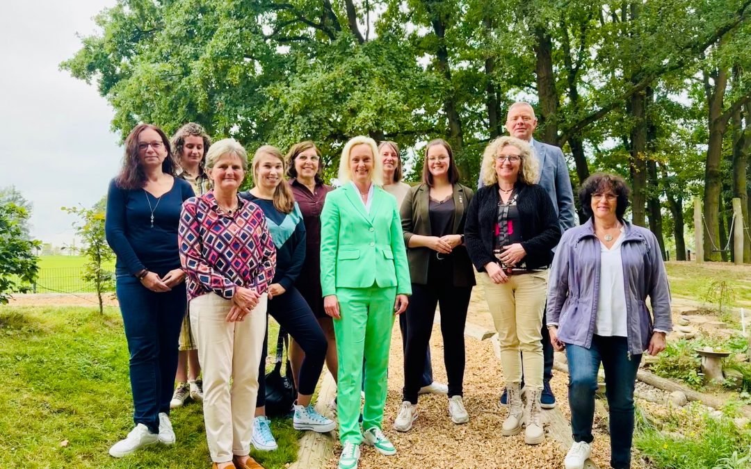 Besuch der Kita am Kaiserbrunnen in Brakel: Landtagsabgeordneter Matthias Goeken und Frauen Union Höxter im offenen Austausch